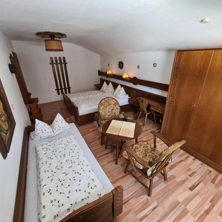 Alpenpension Bergidyll in Schönau am Königssee - Dreibettzimmer mit Balkon - 2