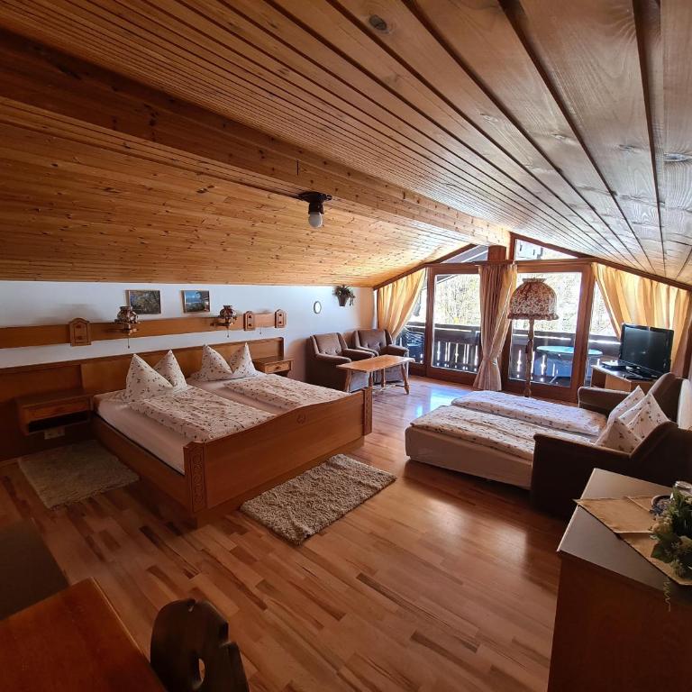 Alpenpension Bergidyll in Schönau am Königssee - Vierbettzimmer mit Balkon - 3