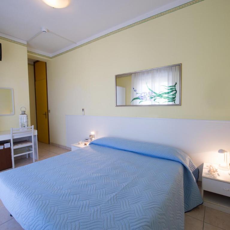 Le Petit Hotel - Camera Matrimoniale/Doppia con Letti Singoli con Terrazza - 4