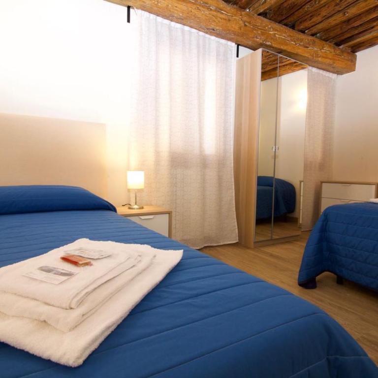 Veneziacentopercento Rooms - Camera Matrimoniale/Doppia con Letti Singoli con Letto Supplementare e Bagno in Comune - 14