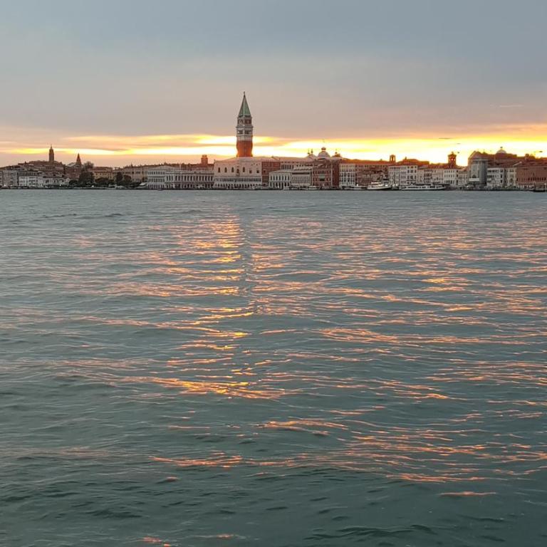 Veneziacentopercento Rooms - Camera Matrimoniale/Doppia con Letti Singoli con Letto Supplementare e Bagno in Comune - 17