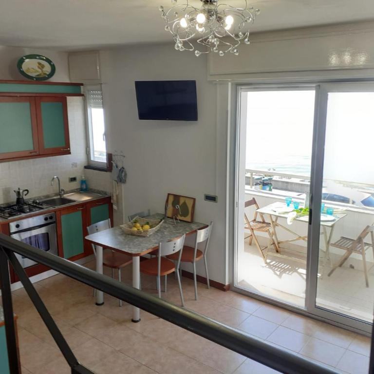 Cadorna Fronte Mare - Appartamento con 2 Camere da Letto - 14