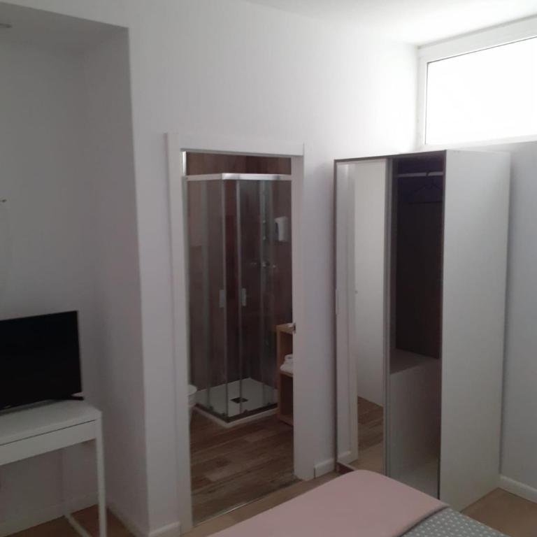 Bilbao Place - Single Room with Private Bathroom - 2