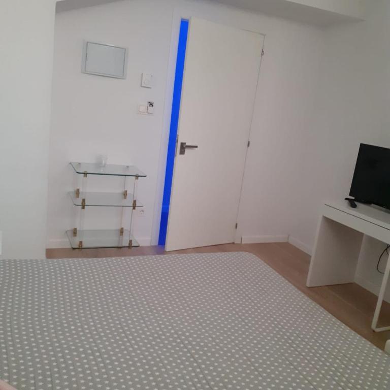 Bilbao Place - Single Room with Private Bathroom - 3