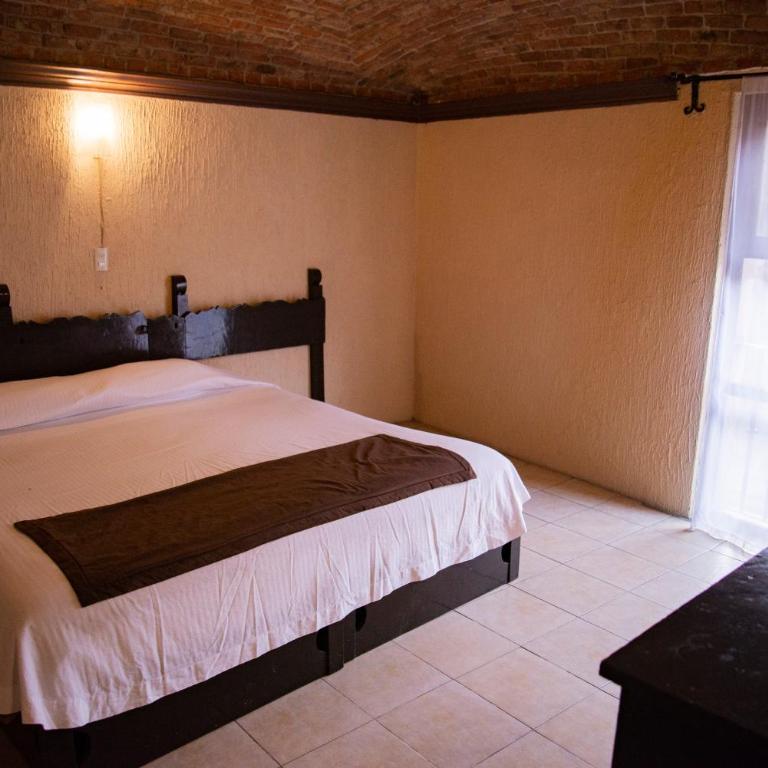 Hotel Hacienda de Cobos - Superior Family Room - 3