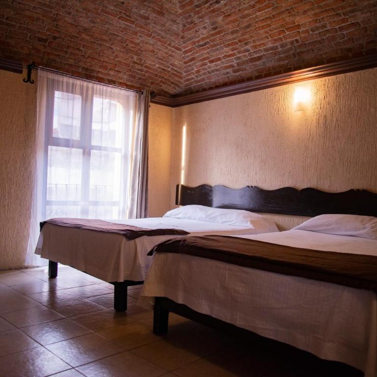 Hotel Hacienda de Cobos - Superior Family Room - 4