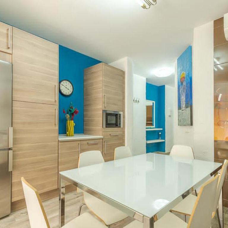 Beautiful flat with balcony and wifi in Málaga Center - Apartamento de 2 dormitorios - 2