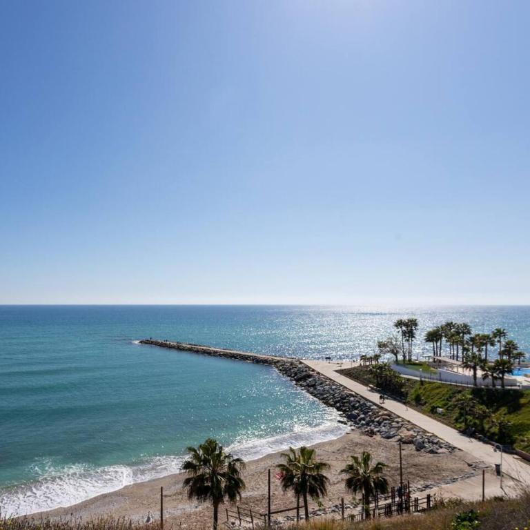 Spacious Beachfront Flat with Sea Views and Private Indoor Parking - Apartment - 2
