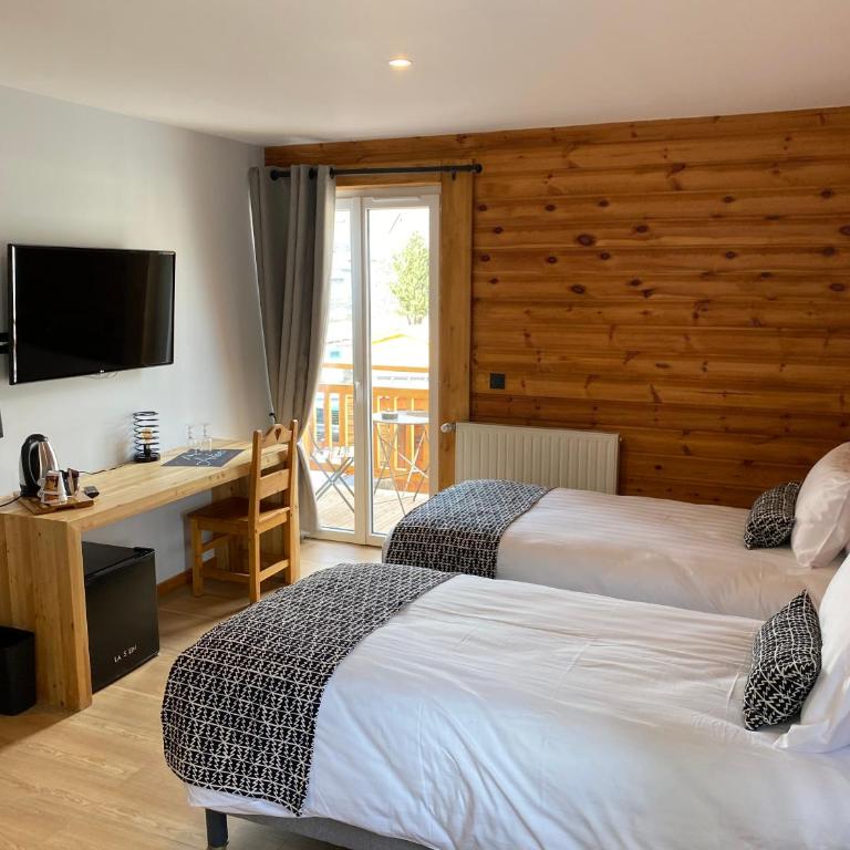 Logis Hôtel Les Autanes & Spa - Chambre Double ou Lits Jumeaux Supérieure - 1