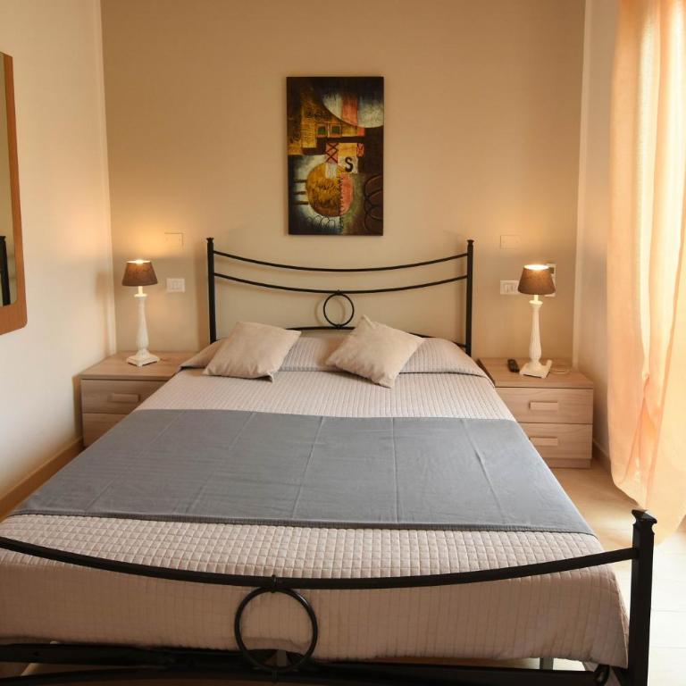 Affittacamere La Suite dei Graniti - Camera Matrimoniale con Balcone - 3