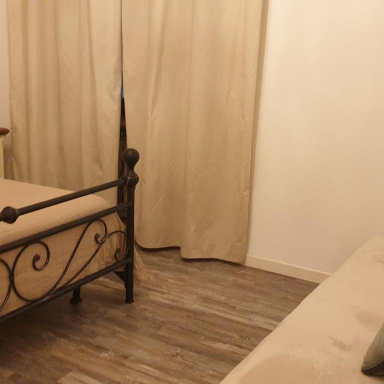 Romeo & Juliet Non-Hotel - Quadruple Room with Private External Bathroom - 3