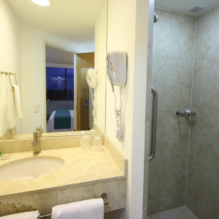 One Guadalajara Centro Historico - Superior Double Room - 4