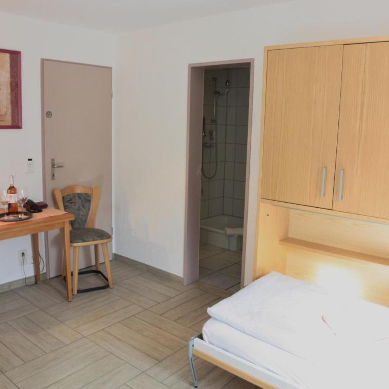 Hotel Paradis-Leukerbad-Therme - Dreibettzimmer - 2