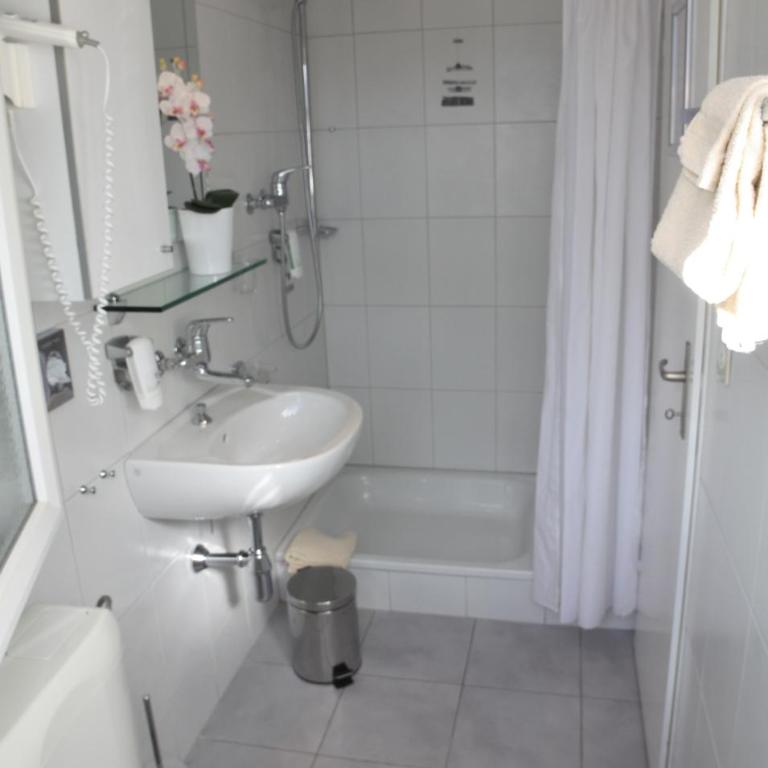 Hotel Paradis-Leukerbad-Therme - Doppelzimmer - 1