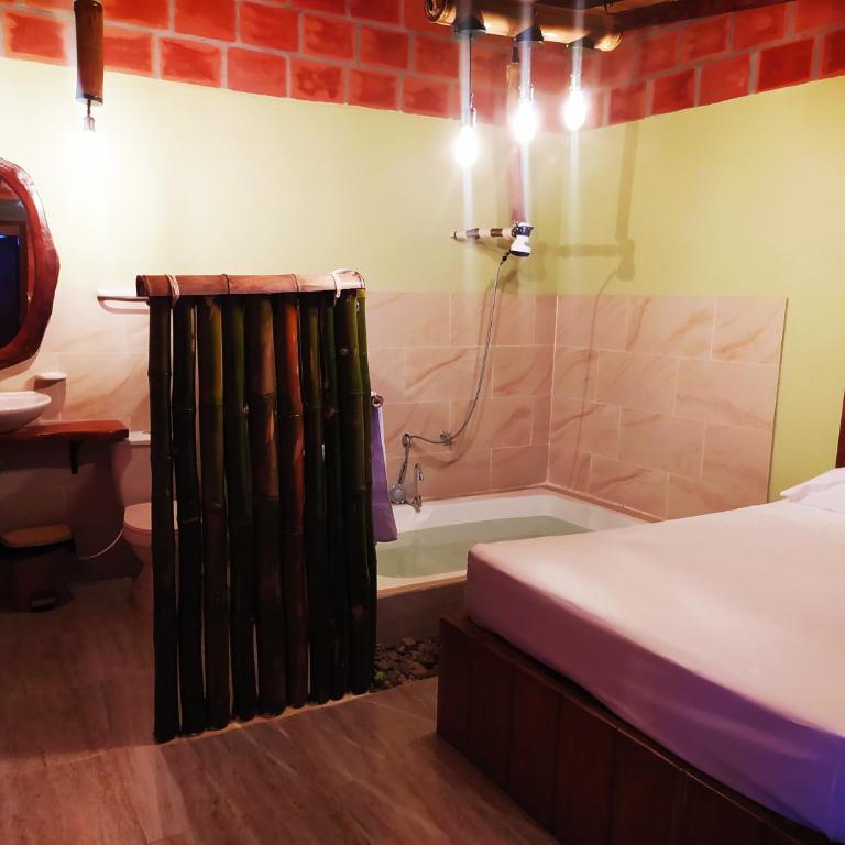 Hotel B & C - Habitación Doble con bañera de hidromasaje - 3