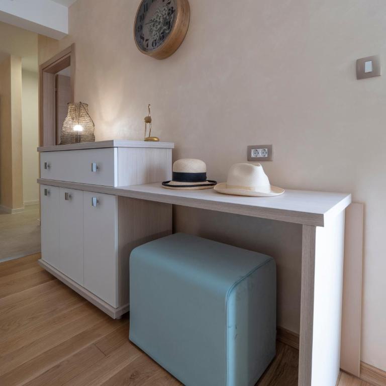 Hotel Hermes Budva - Apartman sa Balkonom - 20