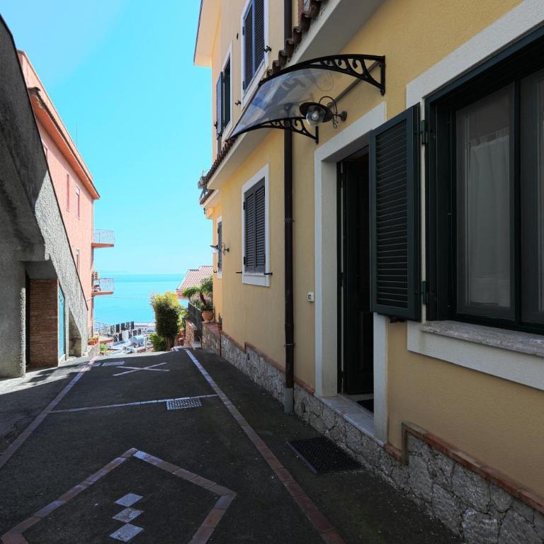 GuestHost - Accogliente Appartamento vicino al Centro Storico con Posto Auto - Studio - 1