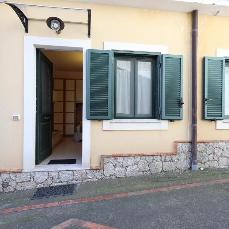 GuestHost - Accogliente Appartamento vicino al Centro Storico con Posto Auto - Studio - 30