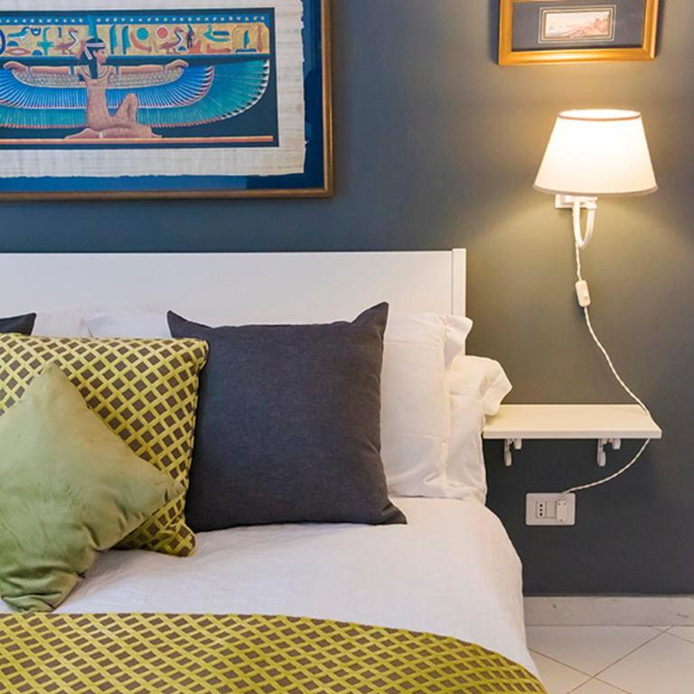 La Casa Napoletana - LS Accommodations - Camera Matrimoniale con Letto Supplementare e Bagno in Comune - 48