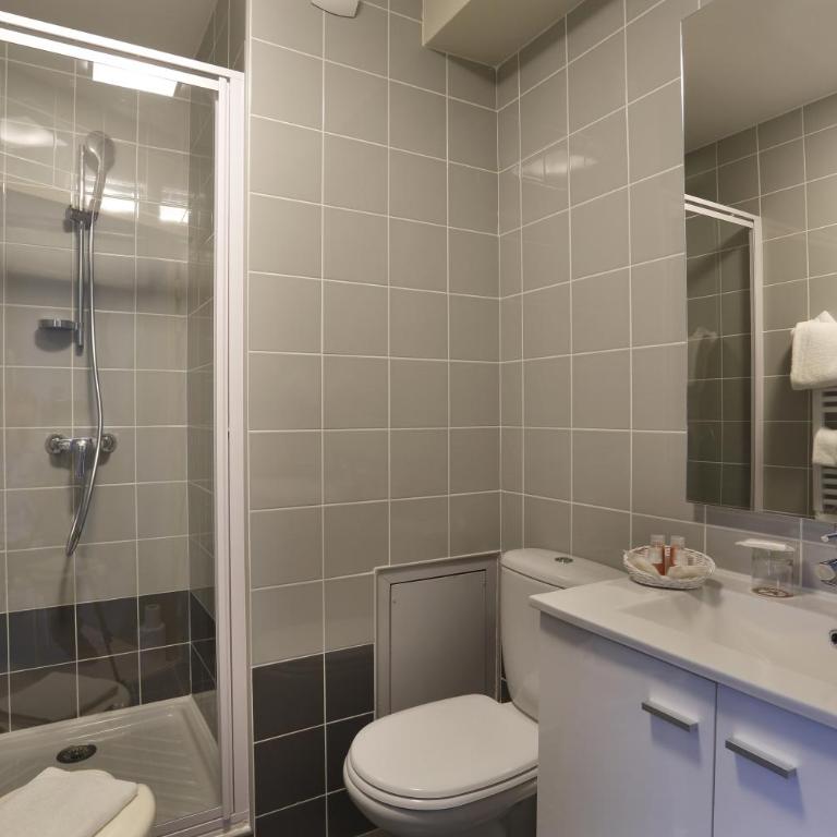 The Originals City, Hôtel Les Thermes de l'Avenue, Dax - Chambre Quadruple - 2