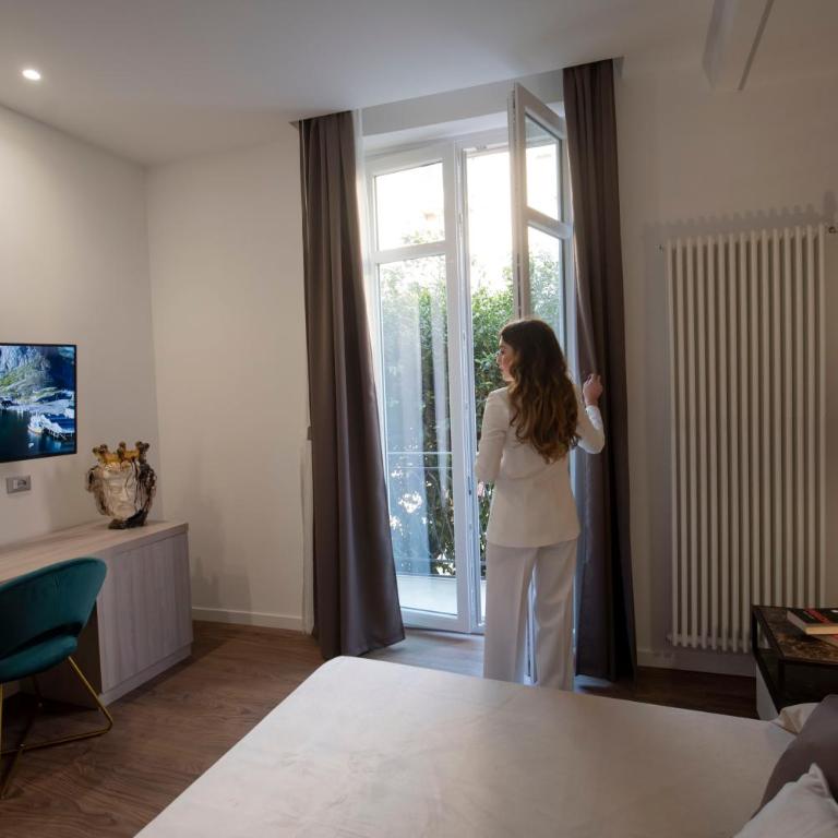 Fervore Luxury Rooms - King Room with Spa Bath - 2