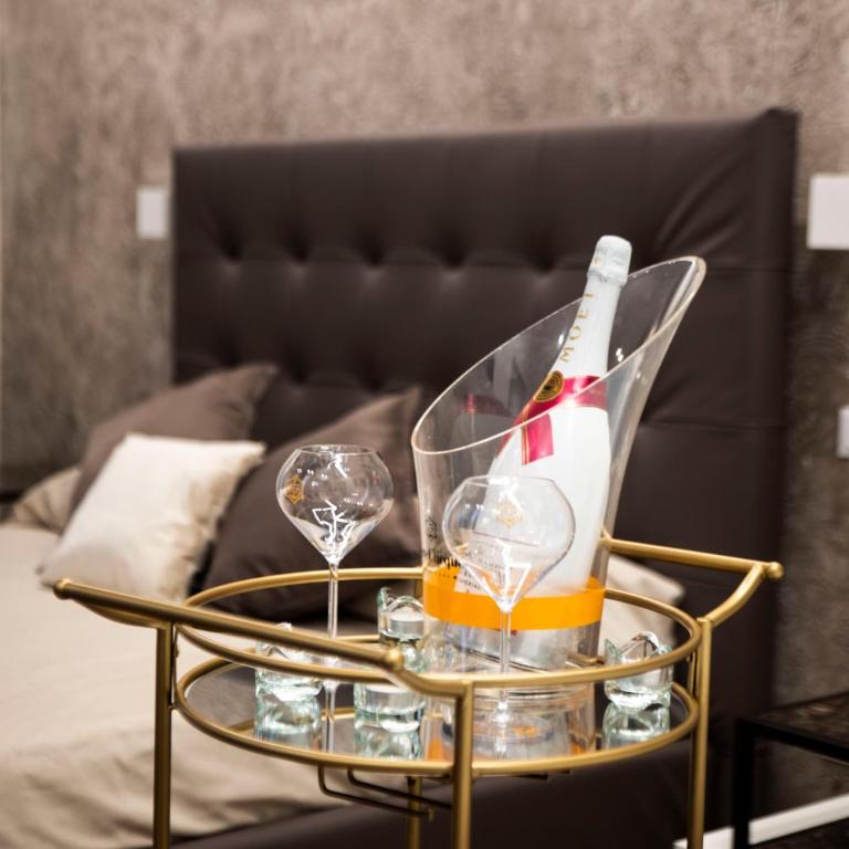 Fervore Luxury Rooms - King Room with Spa Bath - 5