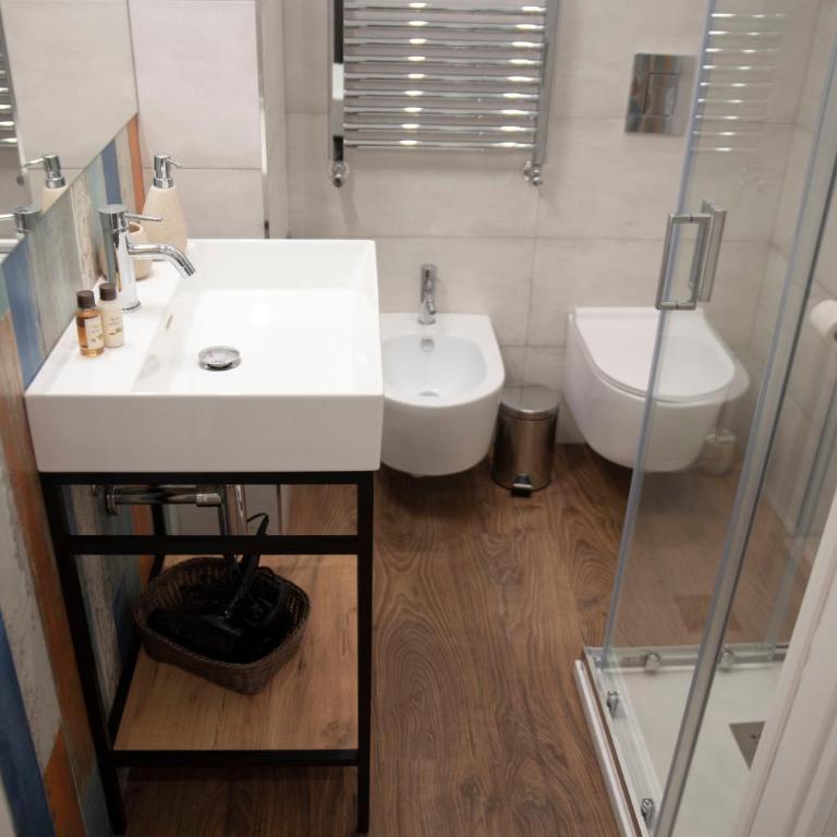 Fervore Luxury Rooms - King Room with Spa Bath - 11