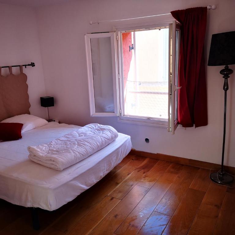 La tropezienne, Duplex 73 m2, 100 m du port, climatisation, grande terrasse - Apartment mit 3 Schlafzimmern - 10