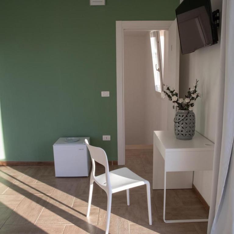 Largo Sicilia B&B - Camera Quadrupla con Balcone - 2
