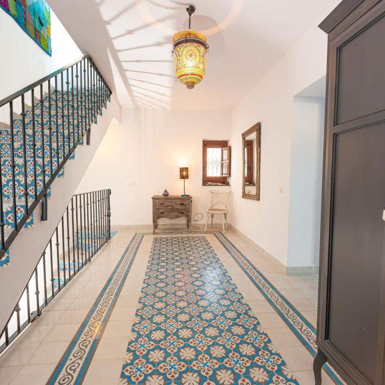 The Blue House - Three-Bedroom House - 9