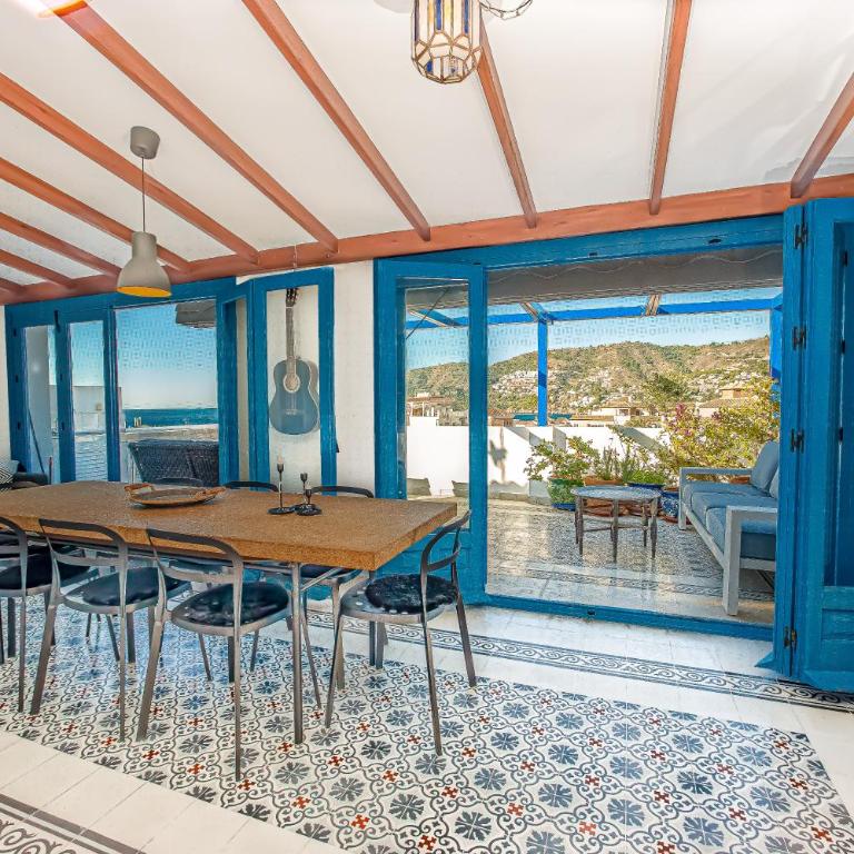 The Blue House - Three-Bedroom House - 13