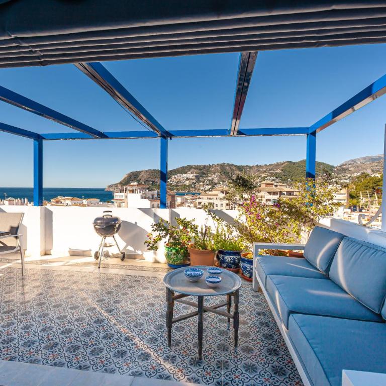 The Blue House - Three-Bedroom House - 14
