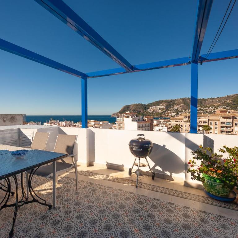 The Blue House - Three-Bedroom House - 26