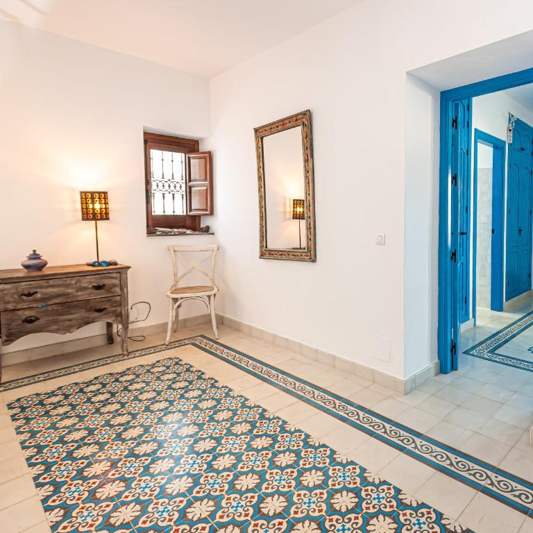 The Blue House - Three-Bedroom House - 27