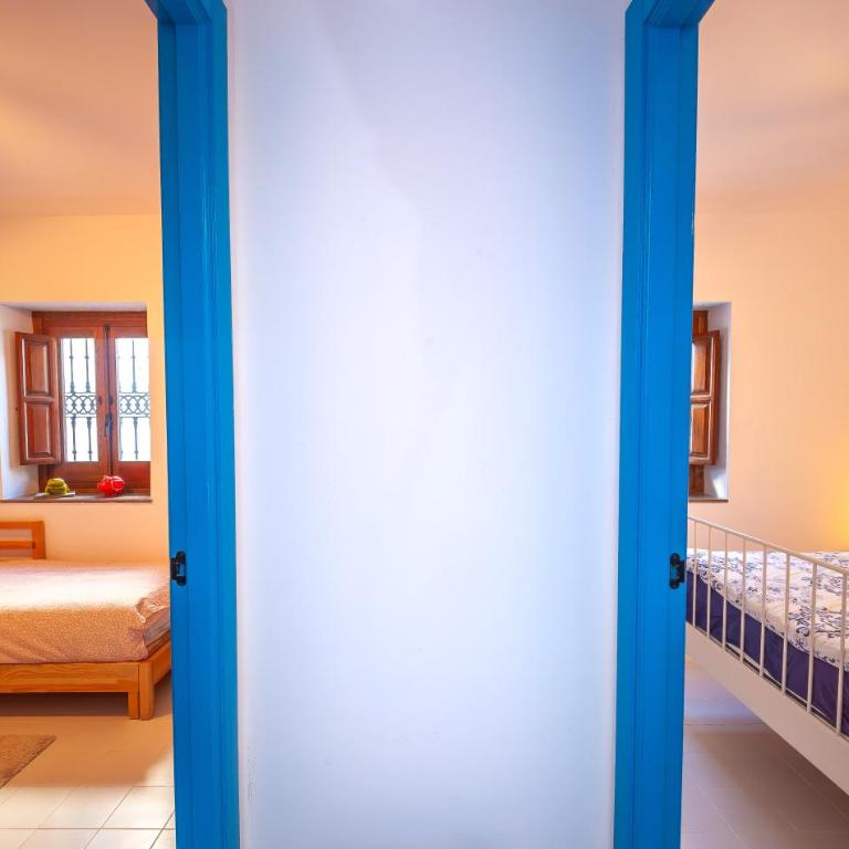 The Blue House - Three-Bedroom House - 40