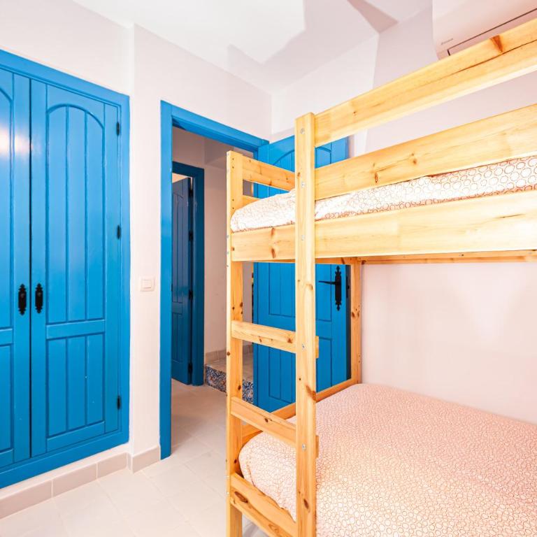 The Blue House - Three-Bedroom House - 41