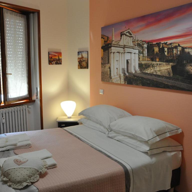 CityWalls Guest House Bergamo - Camera Matrimoniale/Doppia con Letti Singoli con Bagno Privato - 2
