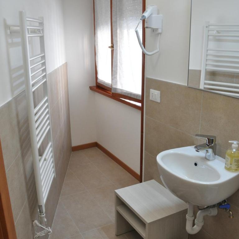 CityWalls Guest House Bergamo - Camera Matrimoniale/Doppia con Letti Singoli con Bagno Privato - 14