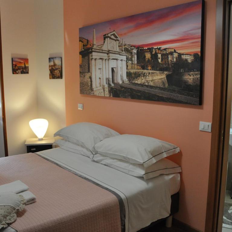 CityWalls Guest House Bergamo - Camera Matrimoniale con Bagno Privato - 9