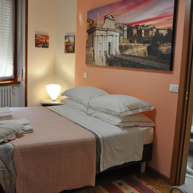 CityWalls Guest House Bergamo - Camera Matrimoniale con Bagno Privato - 12