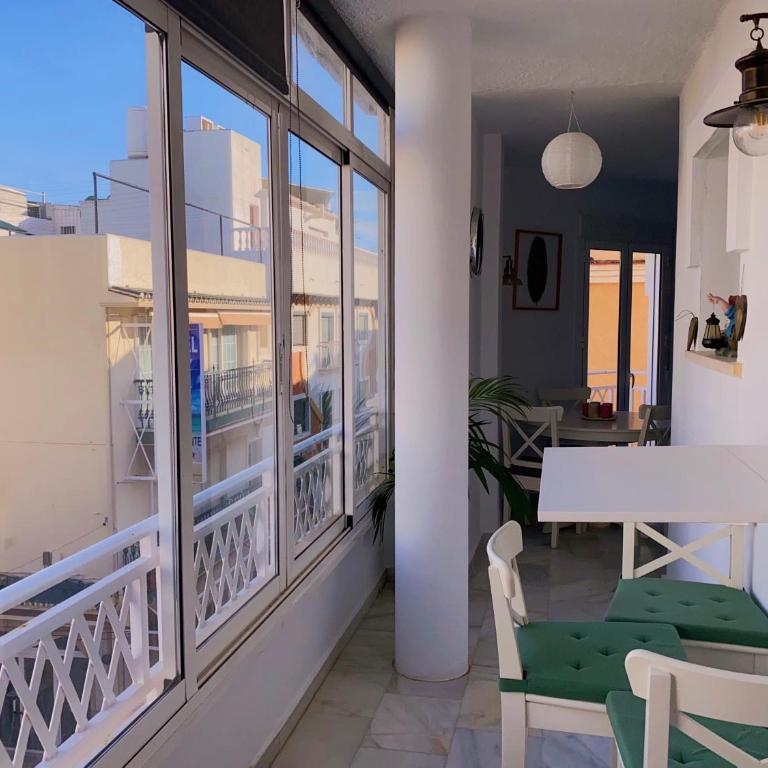 ALOJAMIENTO EN LA CARIHUELA-COSTA DEL SOL - Apartamento - 6