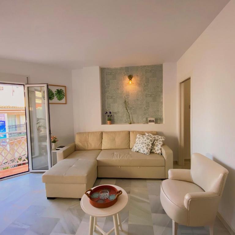 ALOJAMIENTO EN LA CARIHUELA-COSTA DEL SOL - Apartamento - 4