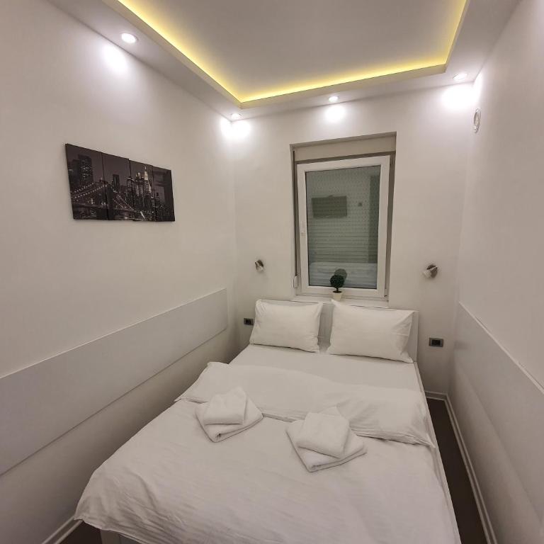 Central Park Apartments - One-Bedroom Apartment - 1