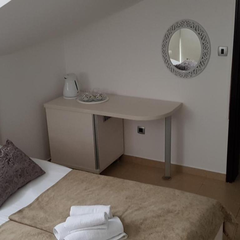 Domador Rooms & Apartments - Niskobudžetna Dvokrevetna Soba sa Bračnim Krevetom - 1