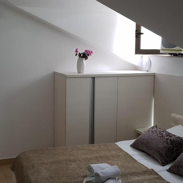 Domador Rooms & Apartments - Niskobudžetna Dvokrevetna Soba sa Bračnim Krevetom - 2