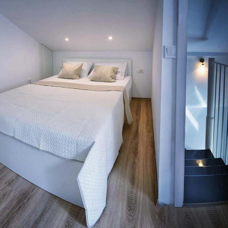 Luce - One-Bedroom Apartment - 4