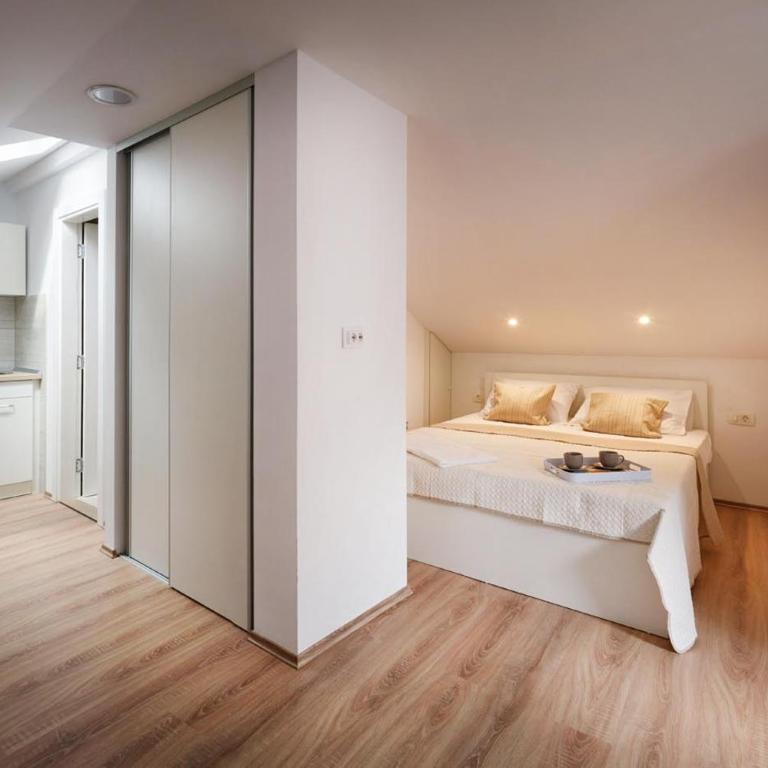 Luce - One-Bedroom Apartment - 3