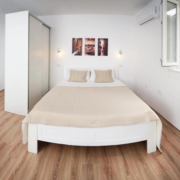 Luce - One-Bedroom Apartment - 4