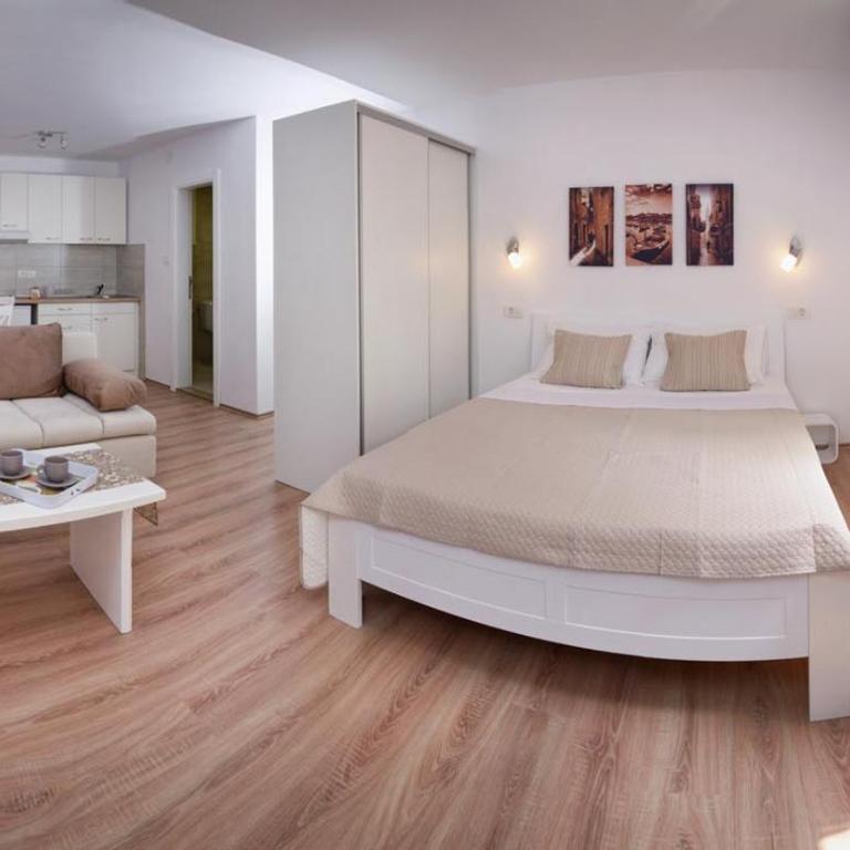 Luce - One-Bedroom Apartment - 1