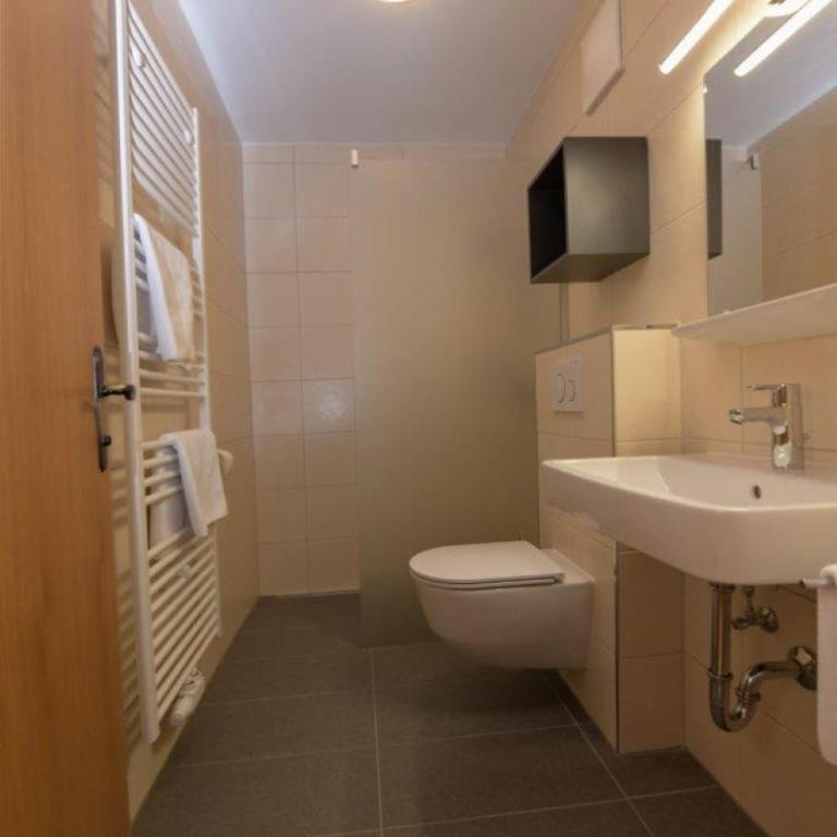 Haus Miriam - Doppelzimmer mit Balkon - 8